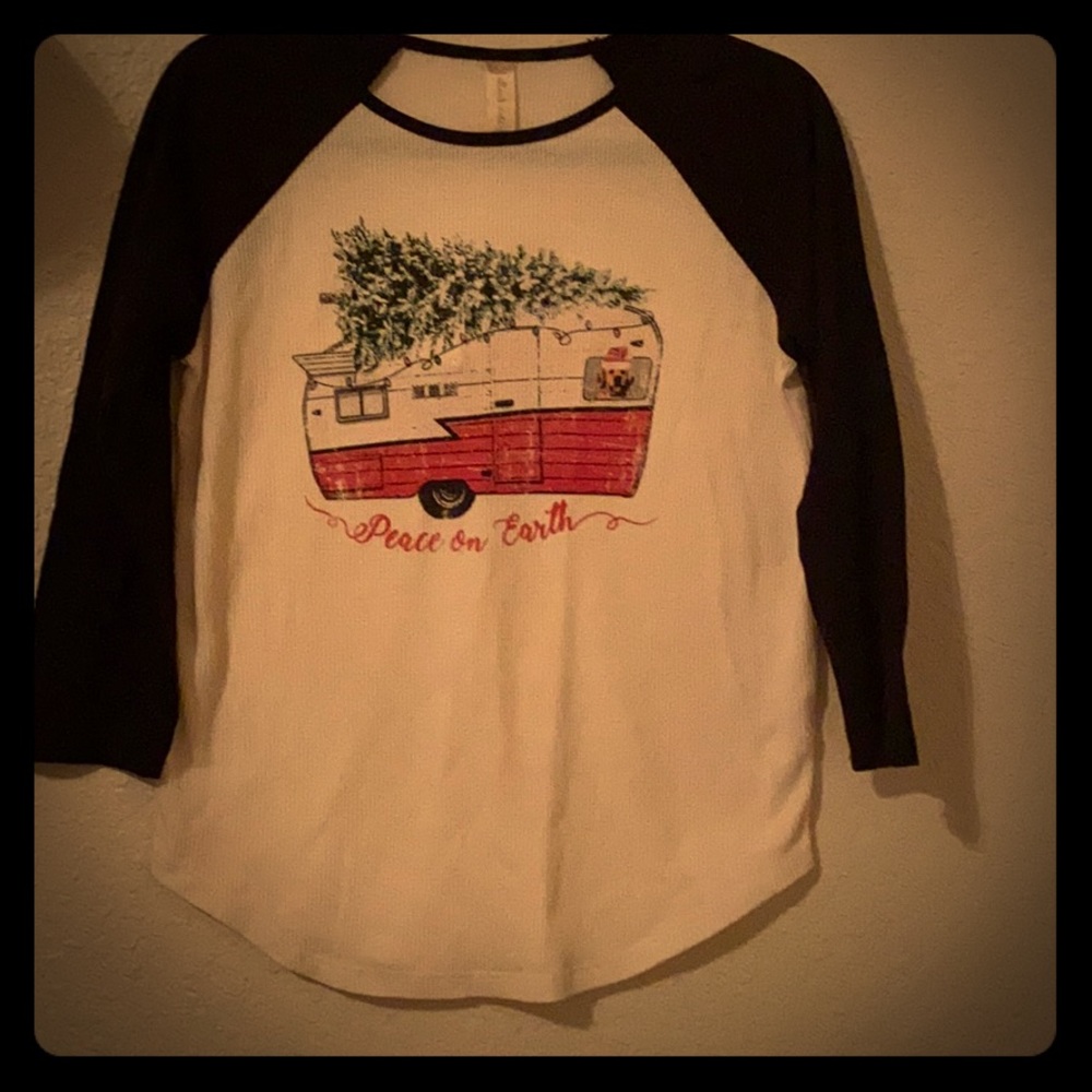 Quarter sleeve Peace on Earth top